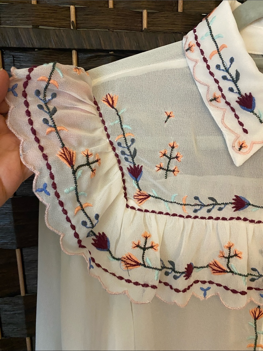 Splash White Embroidered Ruffle Yoke Blouse with Multi-Color Accents Size 10 - Picture 5 of 11